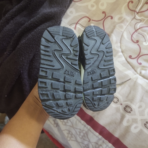 SOLD!! Toddler Nike Air Max camouflage sneakers - Picture 2 of 4